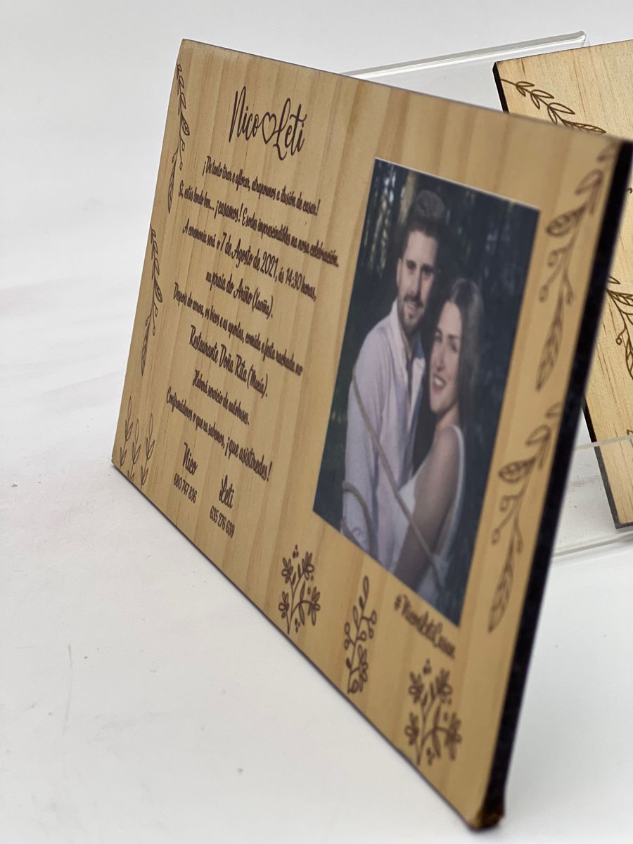 Fotografía grabada a láser sobre madera con marco personalizado