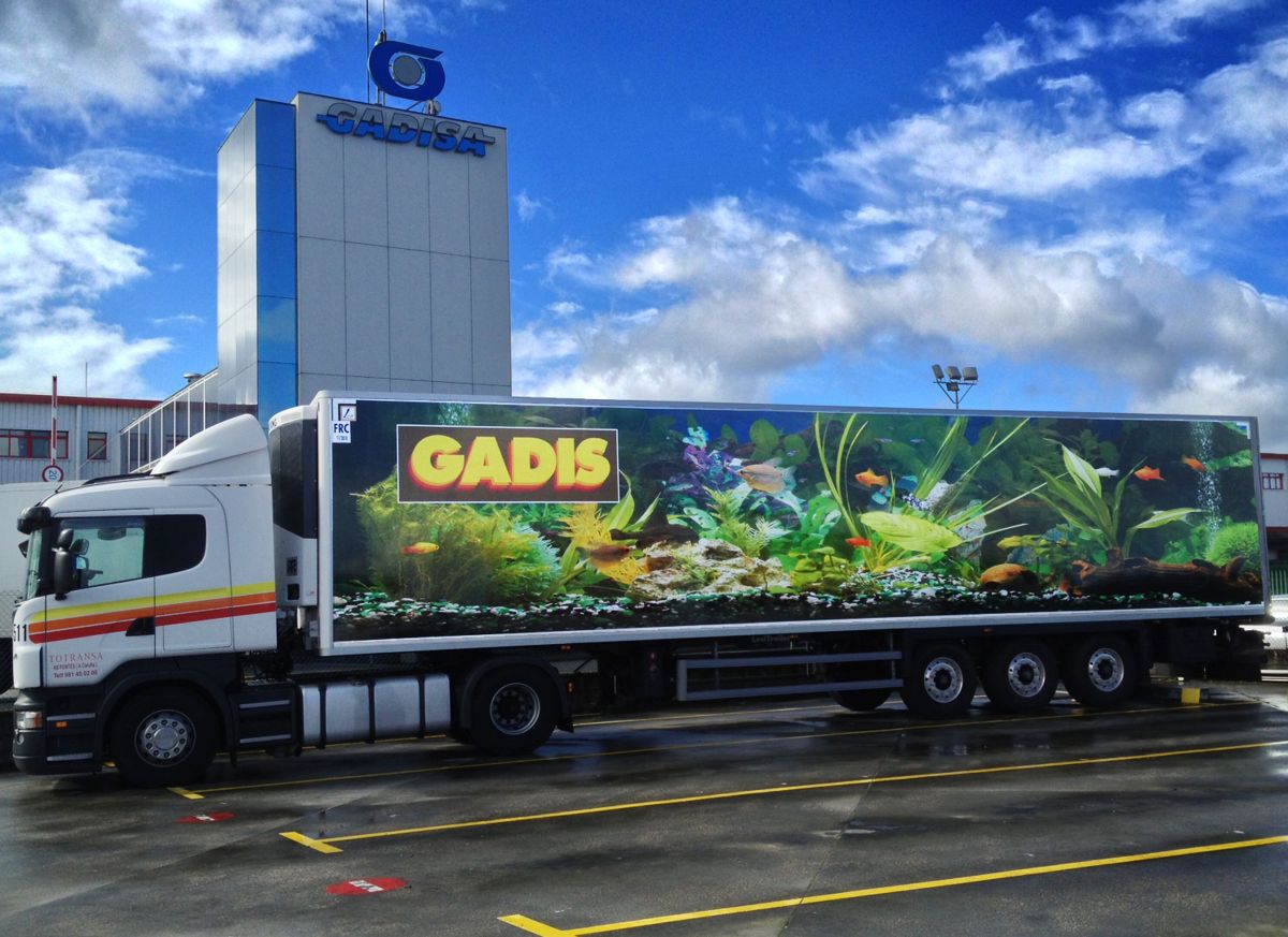 Tráiler de GADIS rotulado de forma integral con una gráfica de acuario a todo color
