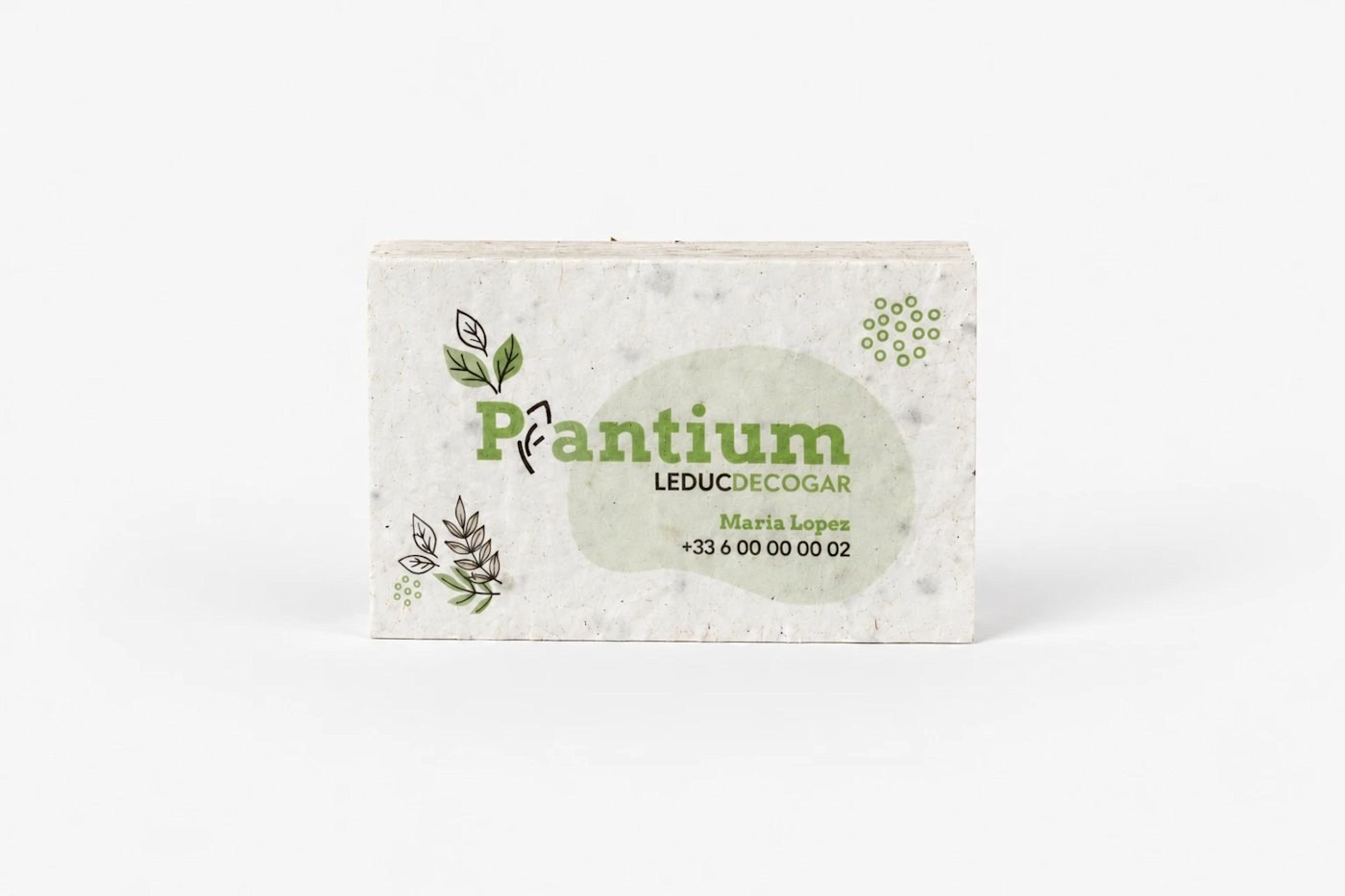 Tarjetas de visita en papel con semillas