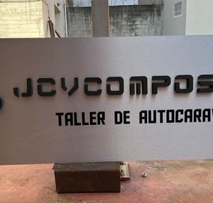 Rótulos exterior Divon y madera — vista 2