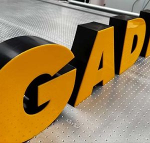 Letras corpóreas huecas