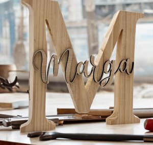 Letra en madera con nombre — vista 3