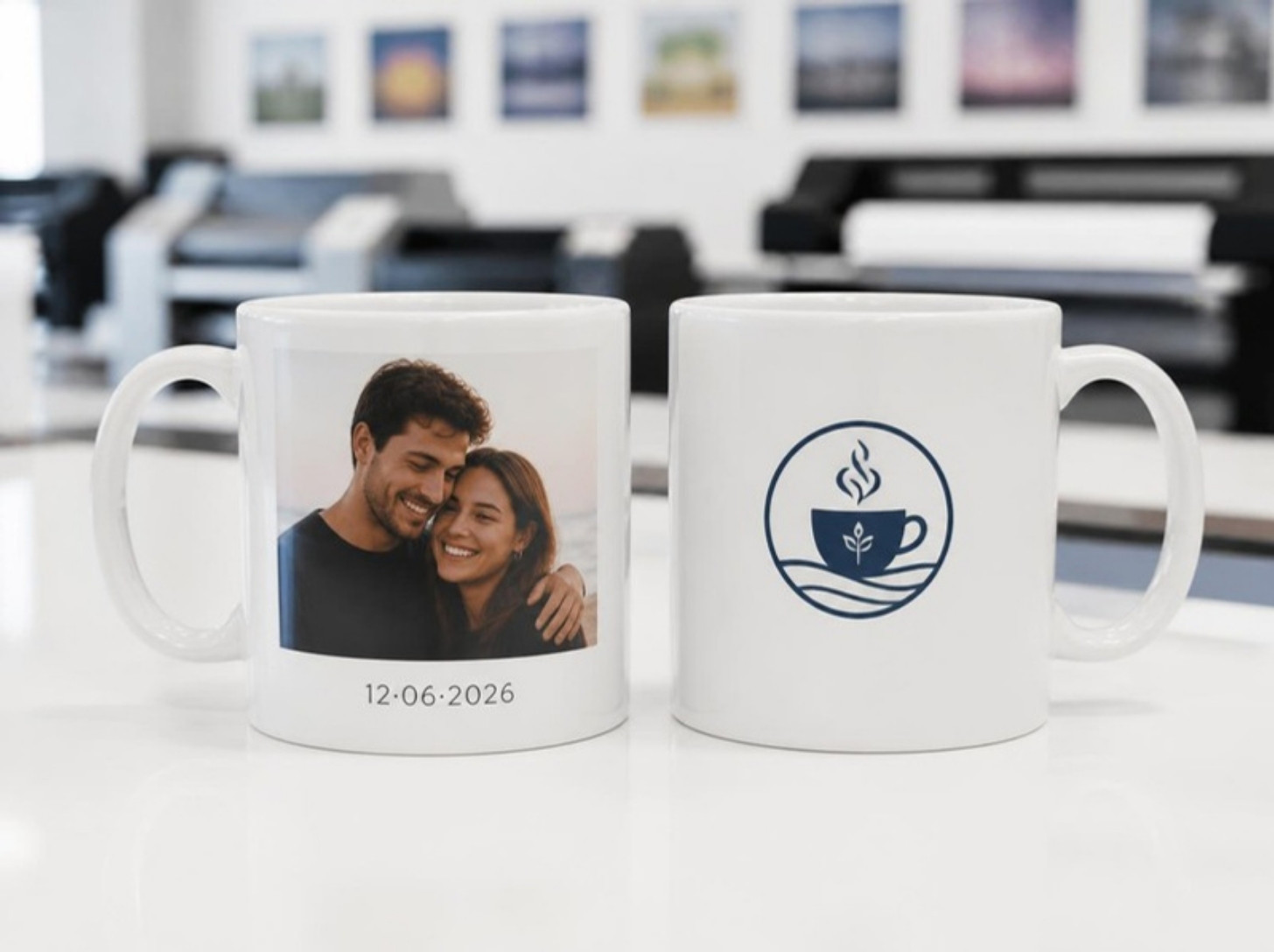 Taza blanca personalizada con una foto y un nombre — vista 4